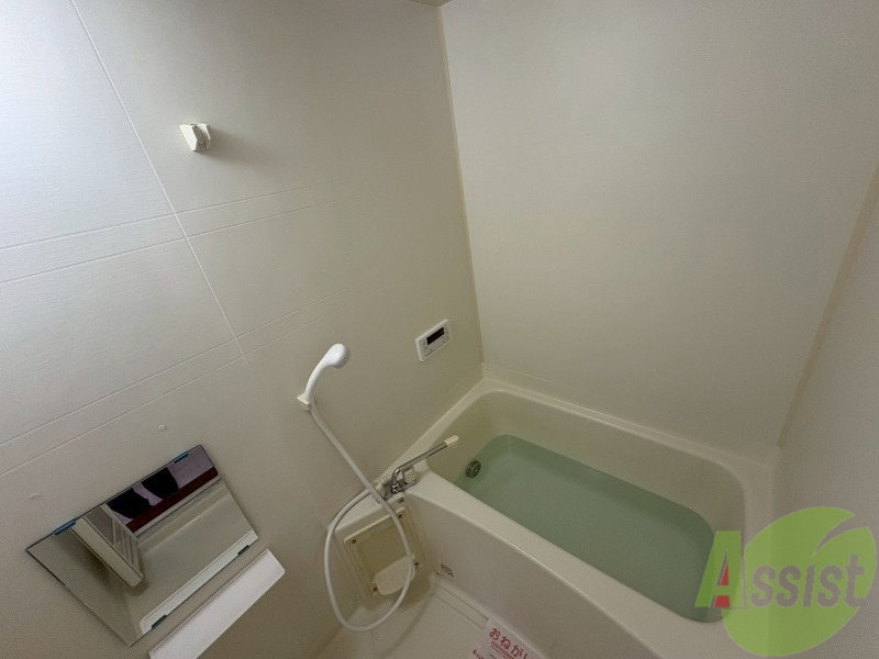 バス・シャワールーム　浴槽が広いので日々の疲れも癒されますね。