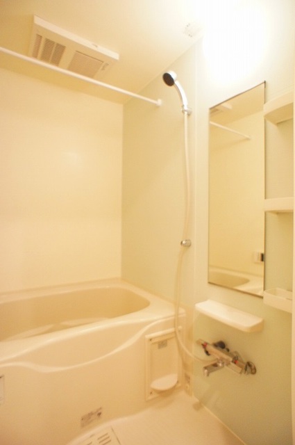 バス・シャワールーム　浴室乾燥機や追焚機能が便利なバスルーム