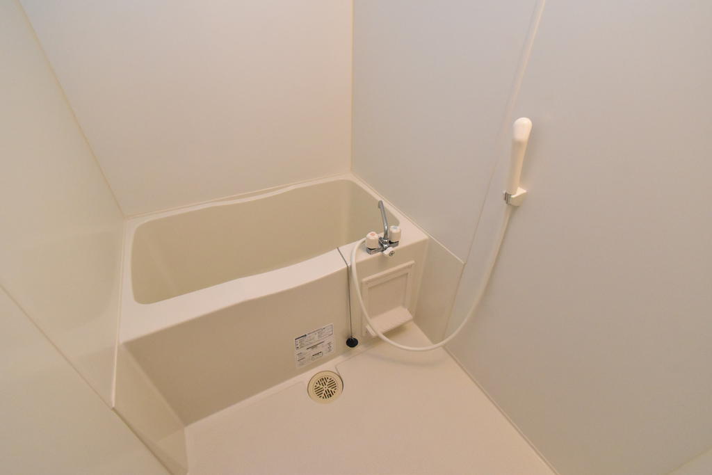 バス・シャワールーム　バス・トイレ・洗面台3点セパレート！（同仕様写真）