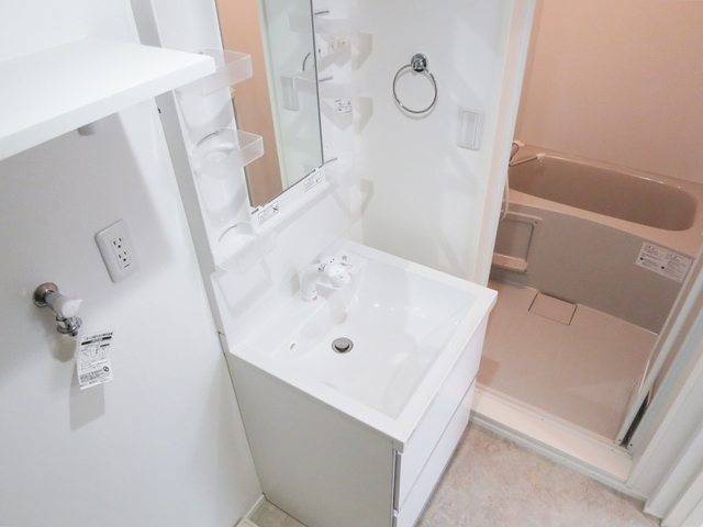 洗面設備　独立洗面台完備です。