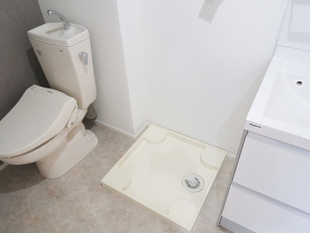 その他　脱衣スペースに洗濯置き場完備！