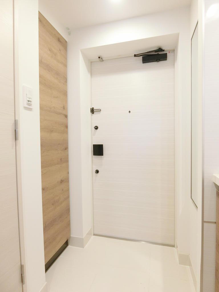 玄関　同間取り別部屋の写真です