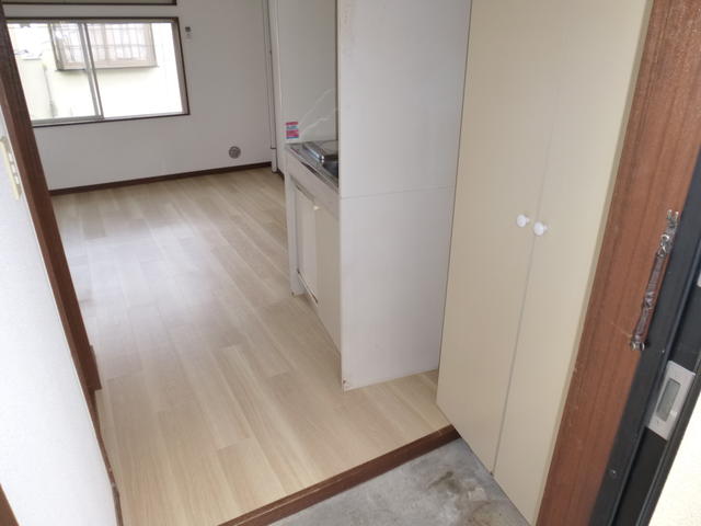 玄関　ルミネ代官