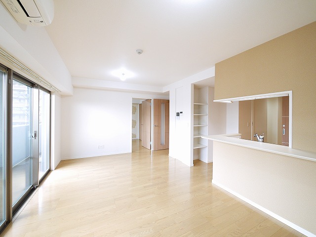 居室・リビング　こちらのリビングで趣味の時間をお楽しみください