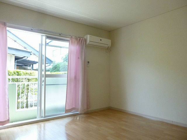 居室・リビング　※写真は　103号室