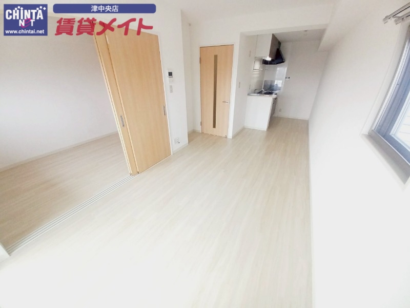 居室・リビング　同物件別室写真