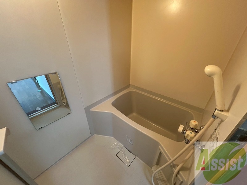 バス・シャワールーム　ユニットバスです。疲れを癒すのに欠かせませんね！