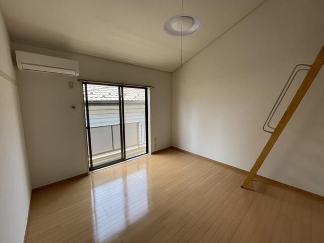 居室・リビング　別号室参考写真