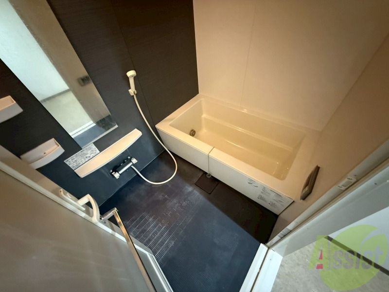 バス・シャワールーム　お風呂になります。一日の疲れを癒してくださいね。