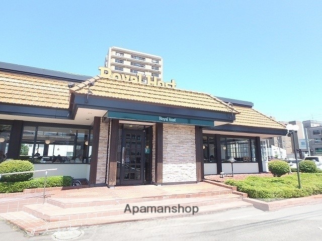 飲食店　ロイヤルホスト宮の森店（飲食店）まで284m