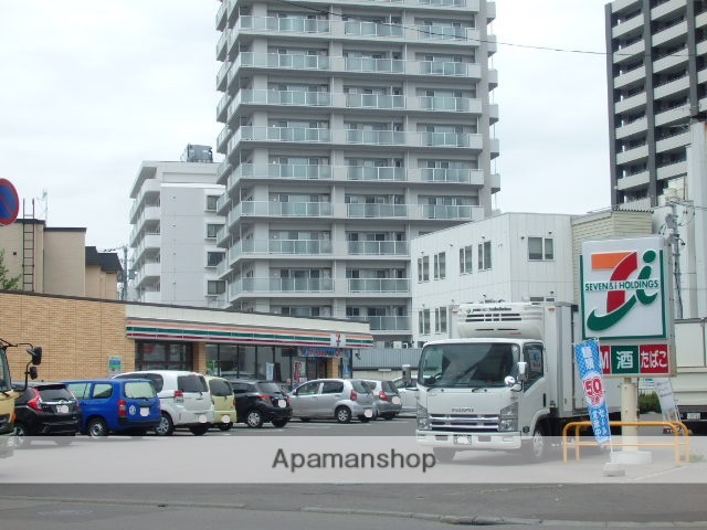 コンビニ　セブンイレブン（コンビニ）まで518m