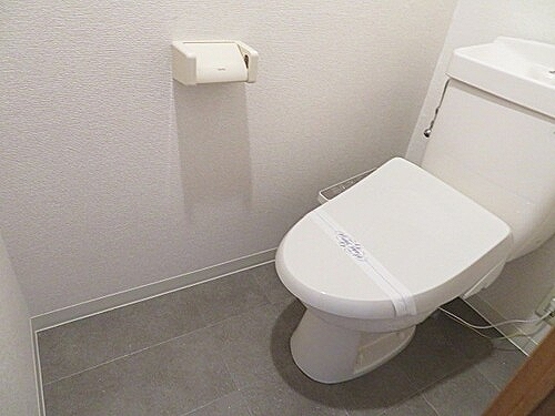 トイレ　洗浄機能付き便座　※2021年5月撮影