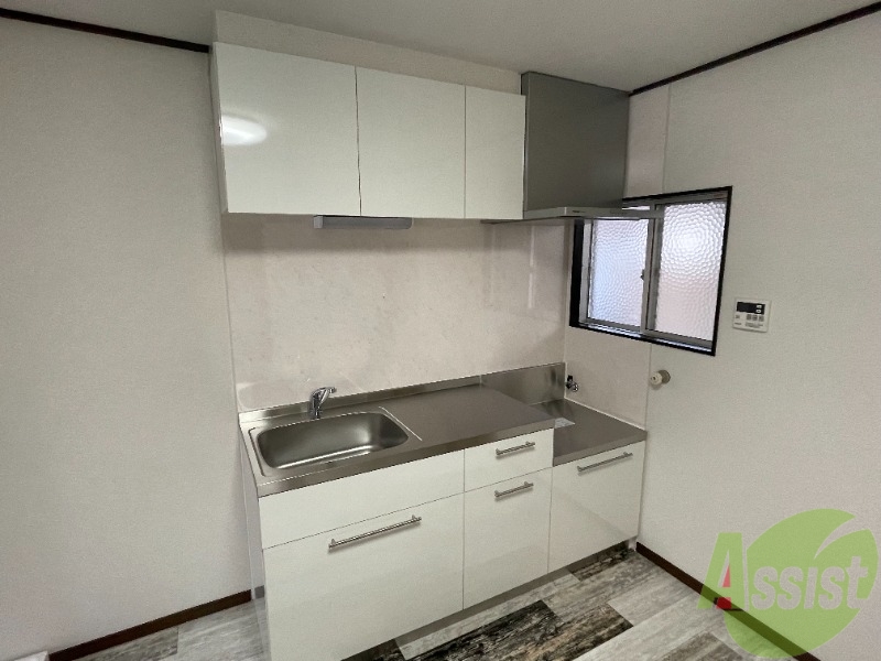 キッチン　十分な大きさのキッチンですね。