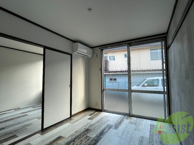 居室・リビング　陽の光が差し込む明るいお部屋は気持がいいですね～