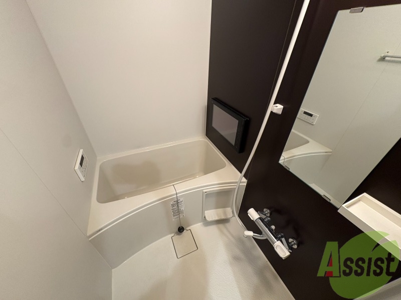 バス・シャワールーム　浴槽付きのお風呂です。ここで一日の疲れを癒しましょう。