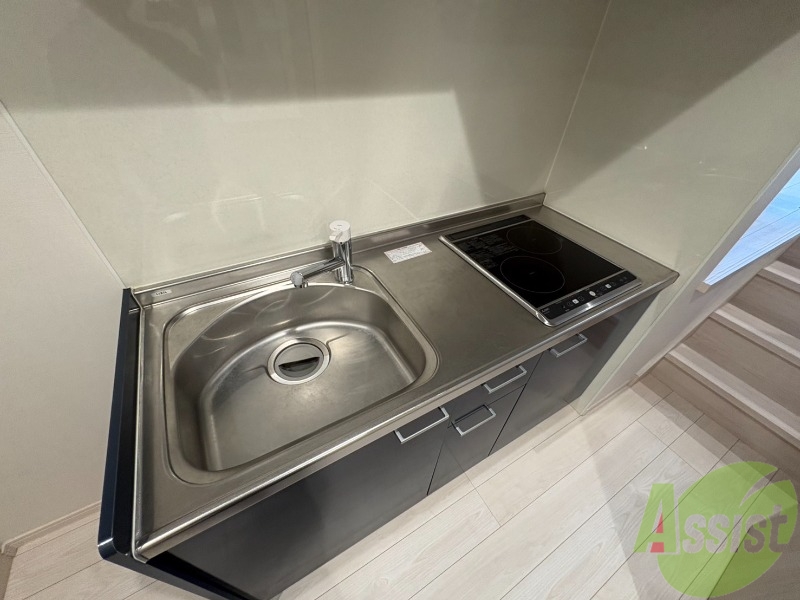 その他部屋・スペース　キッチンには作業場もあります。料理も捗りますね。