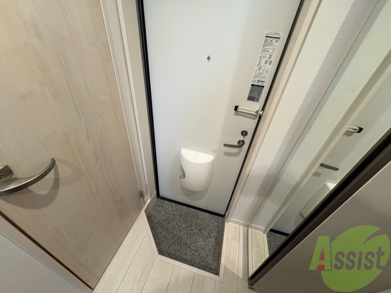 玄関　仕事から帰って迎えてくれるのはスタイリッシュな玄関です。