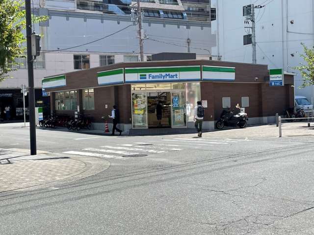 コンビニ　ファミリーマート（コンビニ）まで296m