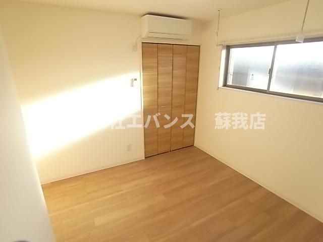 その他部屋・スペース　開放的な寝室です