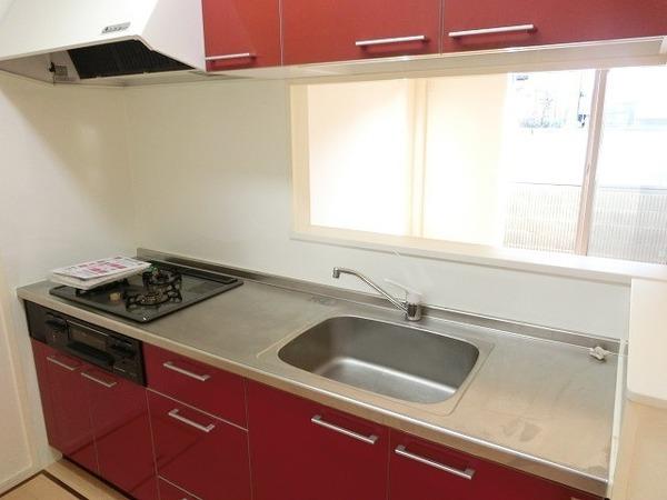 キッチン　３口コンロ付きシステムキッチン！