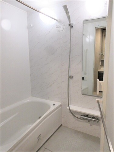 バス・シャワールーム　雨の日でも安心の浴室乾燥機付きです♪