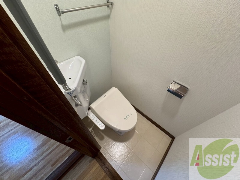 トイレ　こちらはトイレです。清潔感があり、安心して使用できます。