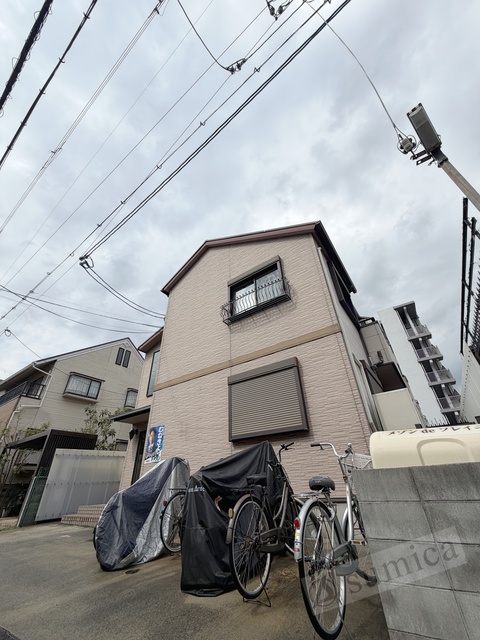 建物外観　スマートに佇むお家。毎日が楽しくなります。