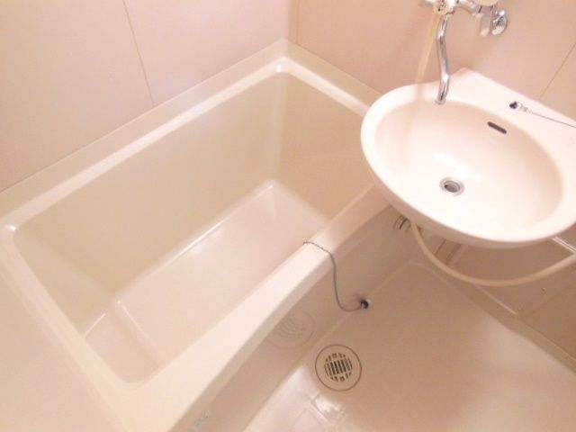 バス・シャワールーム　☆１日の疲れを洗い流す癒しの空間☆