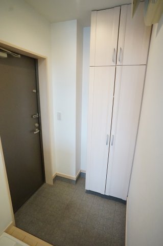 玄関　収納もある玄関です