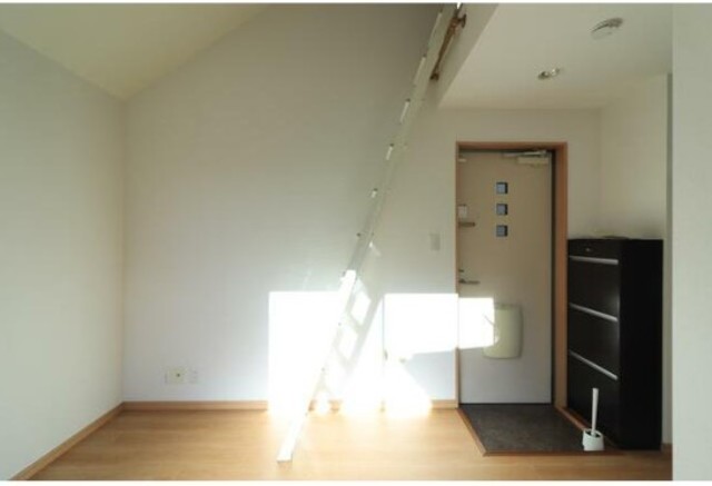 居室・リビング　室内