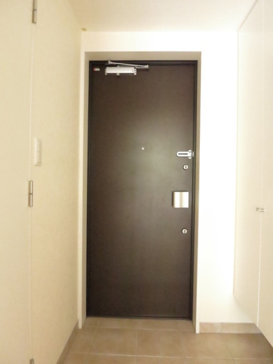 玄関　弊社は都内全域の物件をご紹介可能です！