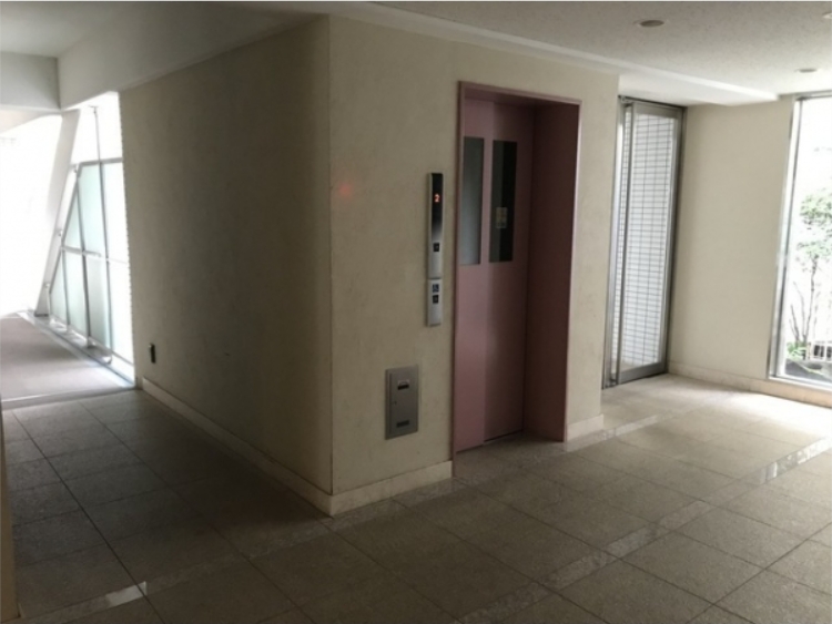 ロビー　弊社は都内全域の物件をご紹介可能です！