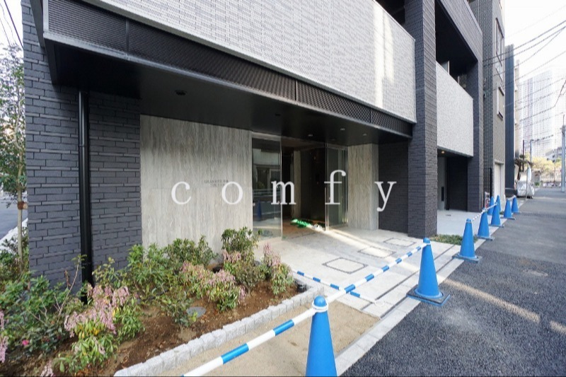 建物外観　エントランス