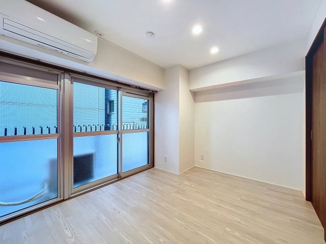 居室・リビング　明るい洋室です