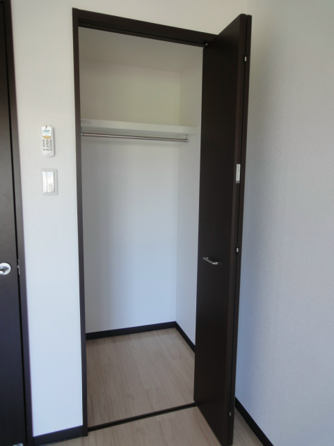 収納　写真は201号室のものです