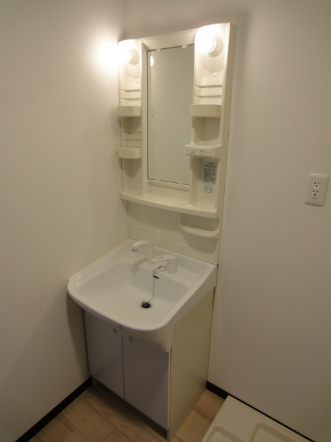 洗面設備　写真は201号室のものです