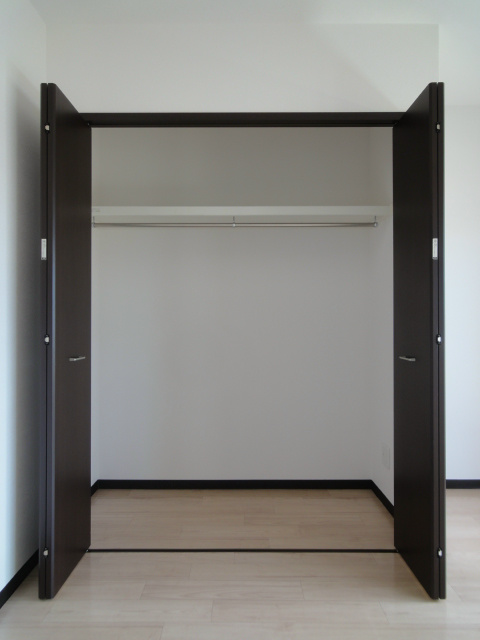 収納　写真は201号室のものです