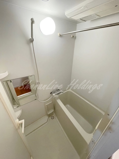 バス・シャワールーム　浴室乾燥機完備♪