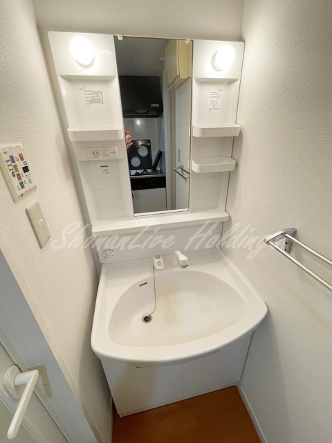 洗面設備　シャワー付き洗面台♪