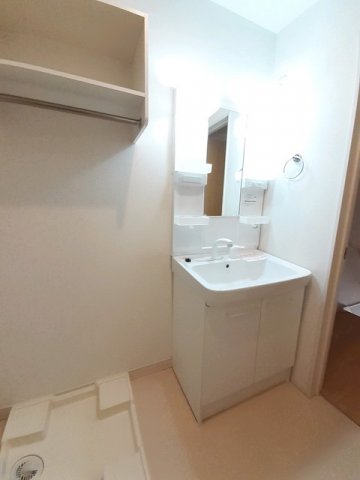 洗面設備　使いやすい洗面所です