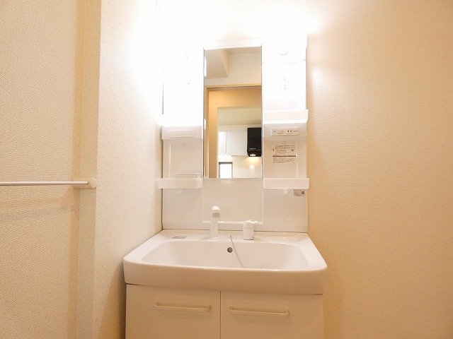 洗面設備　コンパクトで使いやすい洗面所