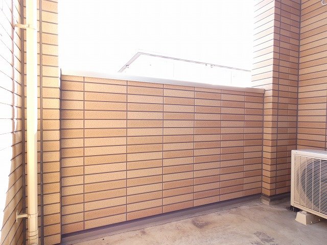 バルコニー　バルコニーからの眺めを楽しみながら食事をしませんか