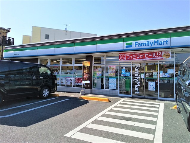 コンビニ　ファミリーマート島根四丁目店（コンビニ）まで240m