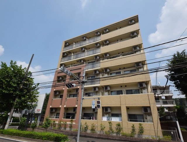 建物外観　★程よい緑に囲まれた、居心地のよい物件です★