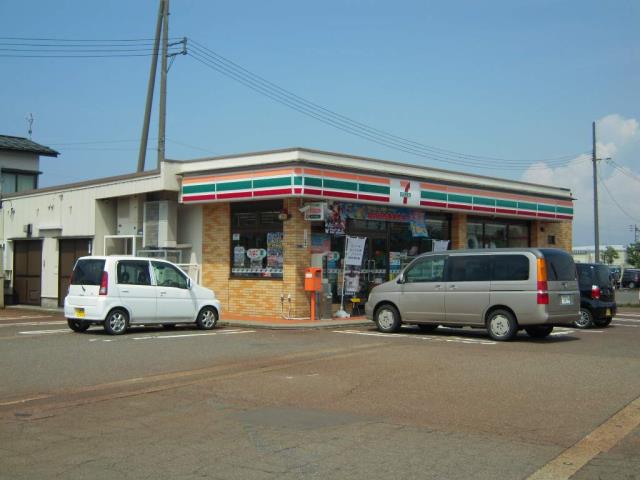 コンビニ　セブンイレブン（コンビニ）まで780m