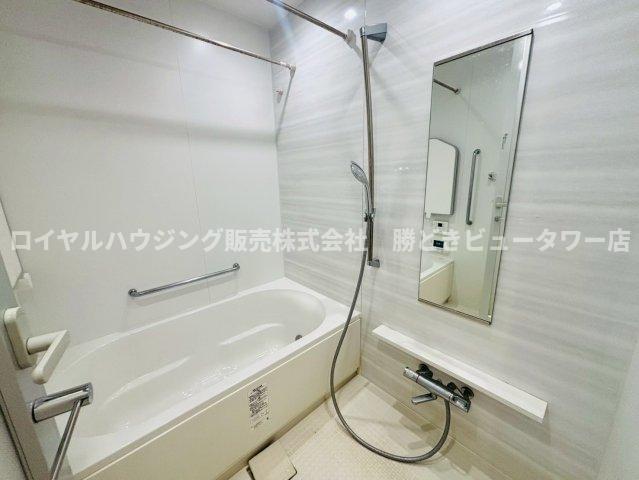 バス・シャワールーム　落ち着いた空間のお風呂です