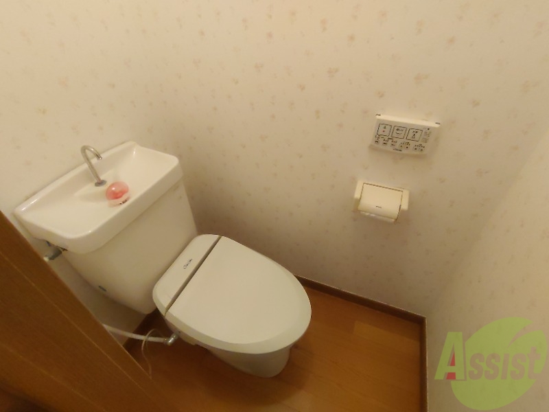 トイレ　トイレは綺麗でウォッシュレットも付いて快適にお使い頂けます。