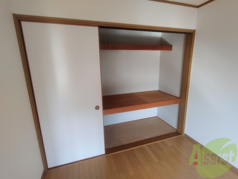 収納　収納は容量があり、棚も使いやすくなっています。