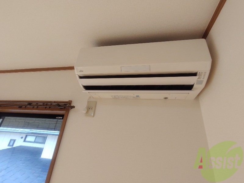 その他設備　リビングのエアコンで暑い日も寒い日も快適に過ごせます