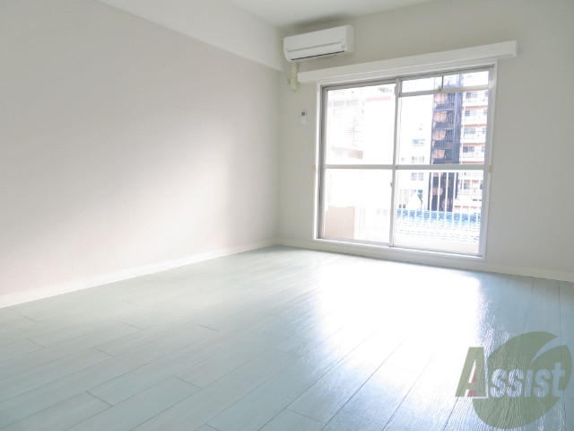 居室・リビング　こちらはリビングです。明るくていいですね。